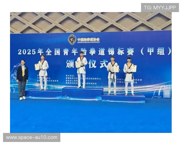 辽宁刘光大在45公斤级决赛中战胜浙江吴烨杰成功夺冠展示实力