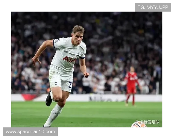 前进之鹰客场2-0击败赫拉克勒斯，范德芬传射建功