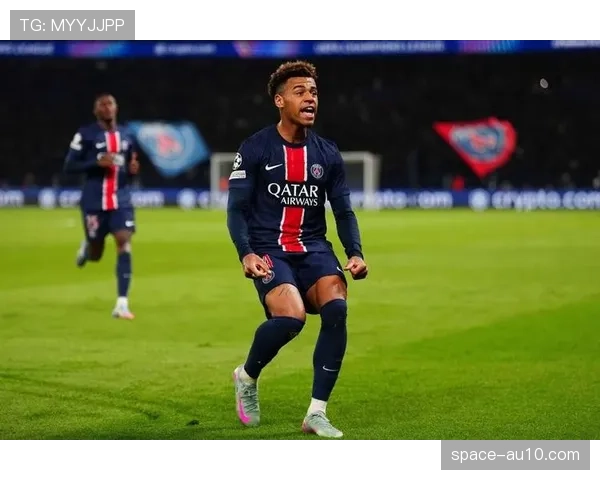 巴黎圣日耳曼19岁小将杜埃临危受命上演双响，成为球队进攻惊喜